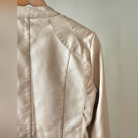 Chic Beige Leather Jacket for Women - Picture 8 of 8